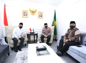 Kapolri Jenderal Listyo Sigit Prabowo bersama Ketum PBNU Yahya Cholil Staquf dan Menag Yaqut Cholil Qoumas
