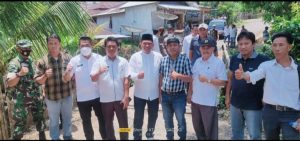 Foto Bersama Bupati Seluma Erwin Octavian, SE didampingi Kepala Dinas PUPR M.Saipollah, Camat Seluma Utara Fran Hadi dan Lurah Puguk Nasotion