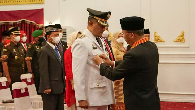 Gubernur Bengkulu Rohidin Mersyah Resmi Lantik Pj Bupati Benteng Heriyandi Roni