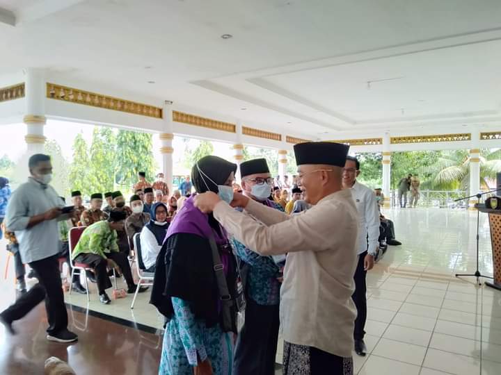 Gusnan Mulyadi Melapas 59 Jemaah Haji Dari Bengkulu Selatan