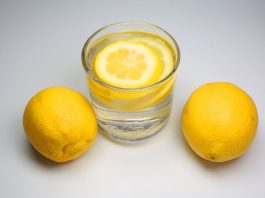 Kaum Hawa Harus Tau, Manfaat Minum Air Lemon Hangat Sebelum Tidur
