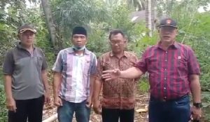 Herwin Suberhani Sekretaris Komisi II DPRD Provinsi Tinjau Lokasi Titik Lokasi Tanah Longsor