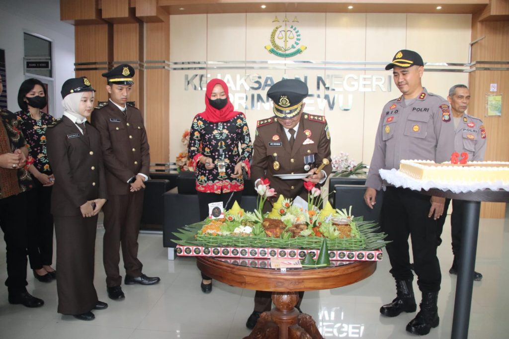 Gara-gara ini Kapolres Pringsewu Pimpin Anggotanya Geruduk Kantor Kejari Pringsewu