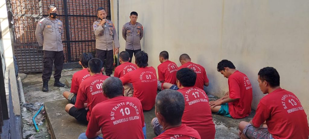 Belajar dari Kesalahan, Sat Binmas Polres Bengkulu Selatan Berikan Binrohtal Kepada Tahanan