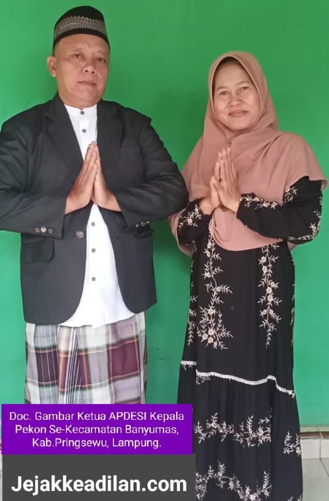 Gambar Sosok Ketua APDESI Kepala Pekon Se-Kecamatan Banyumas dengan Istri Tercintanya.