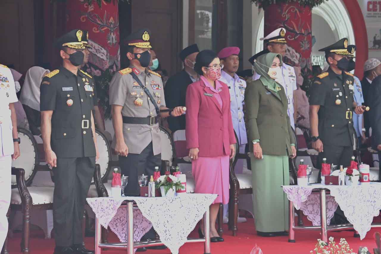 Pangdam VBrawijaya Terima Penghargaan Lencana Emas Jer Basuki Mawa Beya