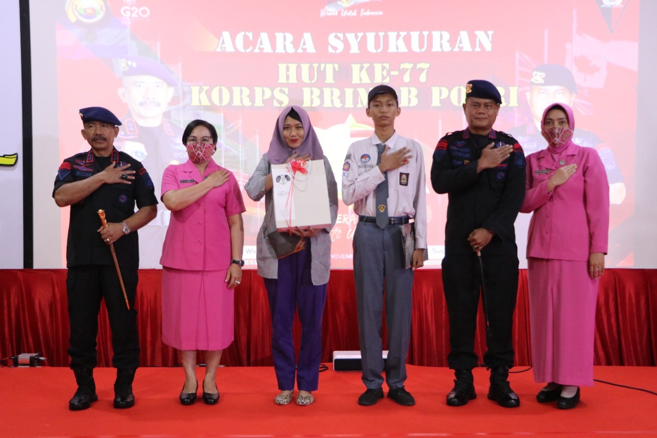 HUT ke-77 Korps Brimob, Kapolda Bengkulu Bagi Santunan dan Penghargaan Anggota Berprestasi