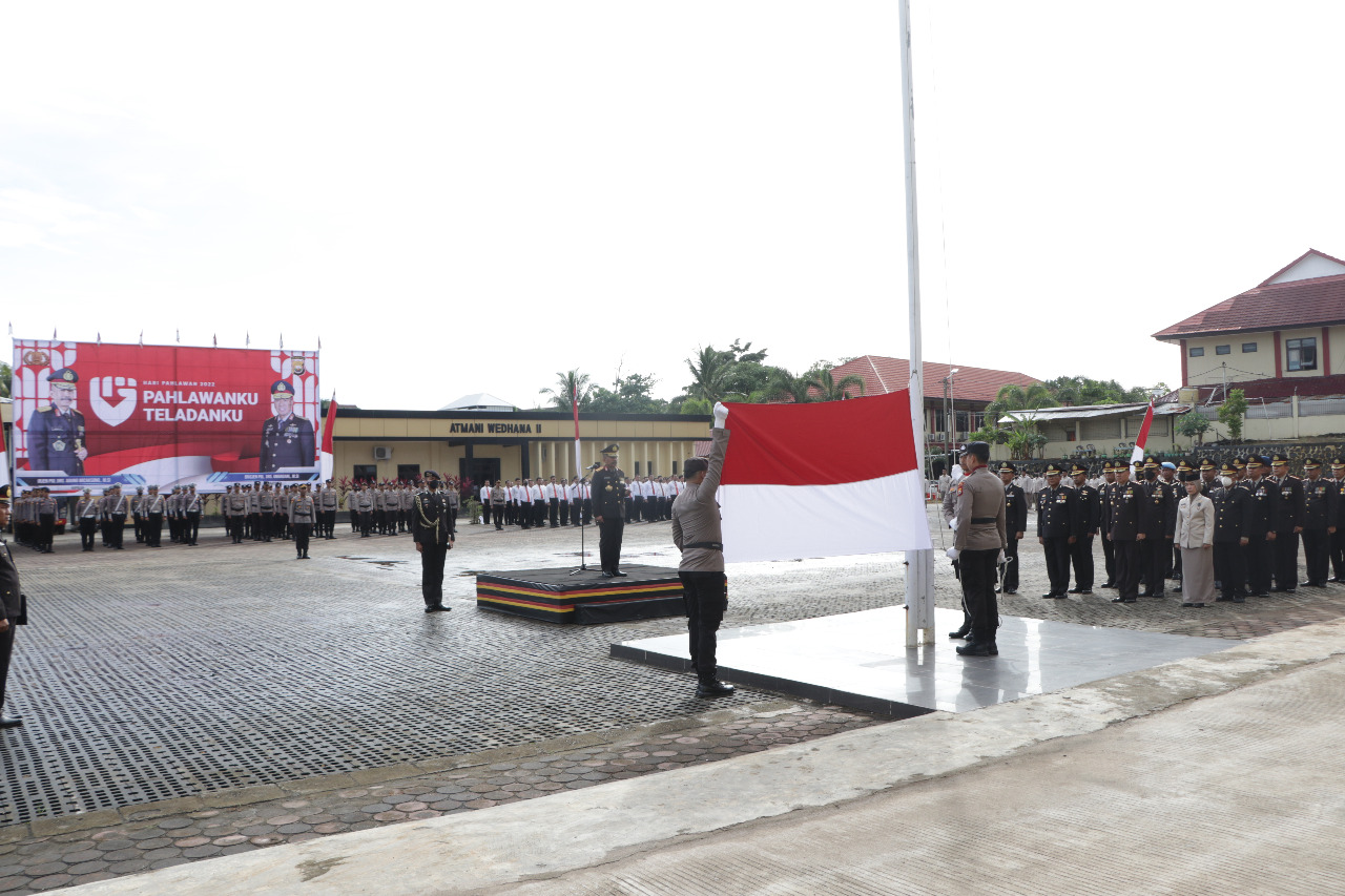 Pimpin Upacara Hari Pahlawan, Kapolda Bengkulu Sampaikan Semua Orang Bisa Jadi Pahlawan