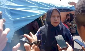 Wakil Ketua Komisi III DPRD Kota Bengkulu Baidari Citra Dewi Berikan Bantuan Beras Untuk Korban Terdampak Banjir