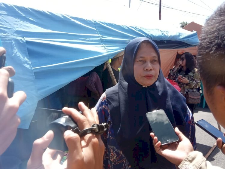 Wakil Ketua Komisi III DPRD Kota Bengkulu Baidari Citra Dewi Berikan Bantuan Beras Untuk Korban Terdampak Banjir