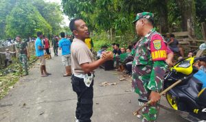 melaksanakan kegiatan kerja bakti
