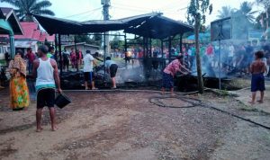 Diduga Konsleting Listrik Warung Manisan Ludes Terbakar