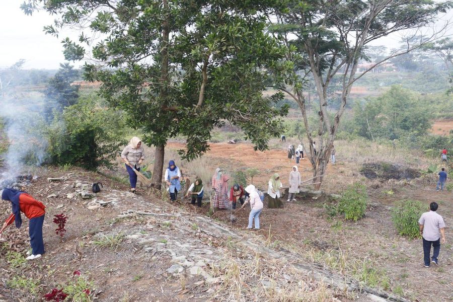Seluruh Opd Gotong-Royong Kebersihan Lingkungan Kantor Dan Kaplingan Kebun Buah