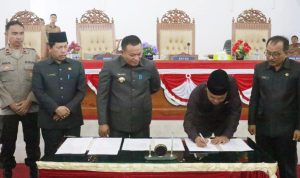 Rapat Paripurna Kesepakatan Bersama Tentang 7 Raperda