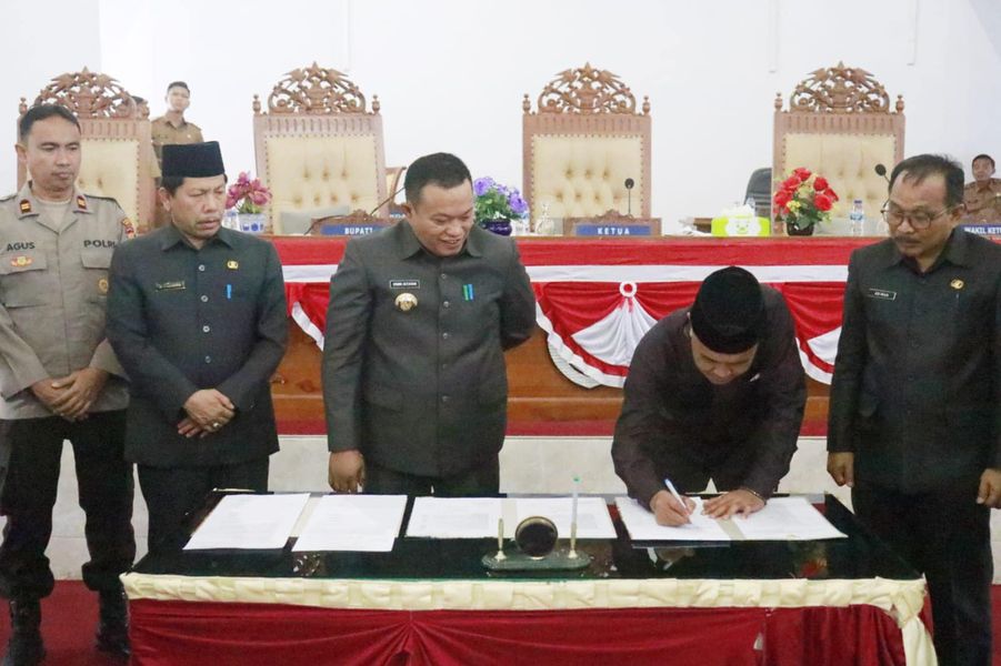Rapat Paripurna Kesepakatan Bersama Tentang 7 Raperda