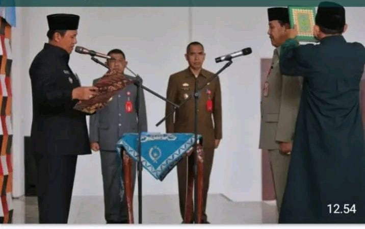 PJ. Bupati Lampung Barat Drs. Nukman M.M secara resmi melantik Drs. Adi Utama, M.M sebagai PJ. Sekretaris Daerah (Sekda) Kabupaten Lampung Barat