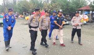 Libur Tahun Baru, Wakapolres Kendal Patroli di Sejumlah Pantai Yang Menjadi Obyek Wisata