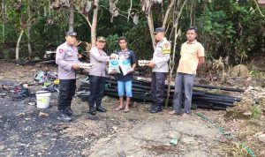 Polsek Bungi Beri Bantuan Sembako Pada Korban Kebakaran Rumah Di Kelurahan Waliabuku