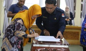 Penyerahan Surat Keputusan(SK)Sekretariat Panitia Pemilihan Kecamatan(PPK) & Penandatanganan Pakta Integritas Bagi Sekretariat PPK Lambar Dalam Pemilu Tahun 2024 Mendatang