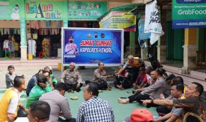 Menampung aspirasi keluhan masyarakat dan Sampaikan pesan Kamtibmas, Polres Kendal Laksanakan Jumat Curhat