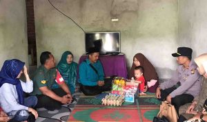 ODGJ Mengamuk, Bhabinkamtibmas Polsek Kepahiang Turun Tangan Membantu
