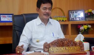 Bupati Nias Barat, Khenoki Waruwu
