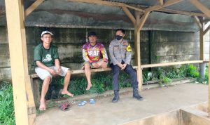 Ngobrol bareng, Bhabinkamtibmas Polsek Patean Ajak Pemuda Jaga Kamtibmas