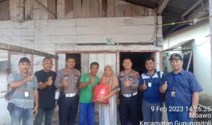 Peringati HPN Ke-77, Polres Nias Bersama Wartawan Berbagi Tali Asih Kepada Warga Kurang Mampu