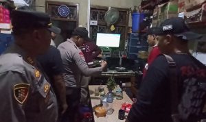 Polsek Kaliwungu mengamankan puluhan botol miras dan oplosan dalam razia pekat sabtu
