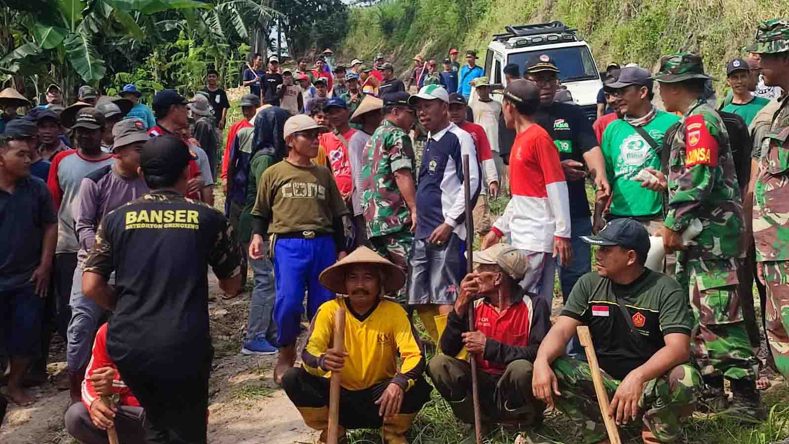 300 Warga Desa Sembung Dan Desa Ketangan Laksanakan Karya Bakti