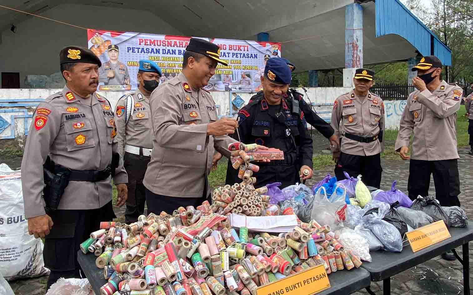 Polres Tegal Kota, Musnahkan Ribuan Butir dan Bubuk Petasan