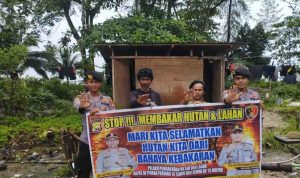Anggota Polsek Enggano Sosialisasi Cegah Karhutla Kepada Masyarakat