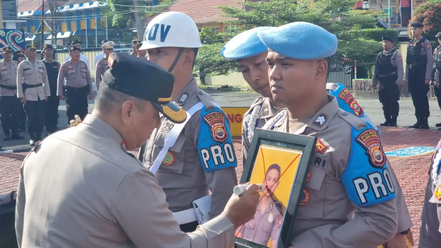 Polres Rejang Lebong Laksanakan Upacara PTDH Personil