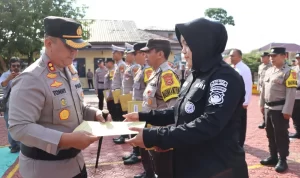 Kapolres Rejang Lebong Berikan Penghargaan Kepada 64 Personil Berprestasi