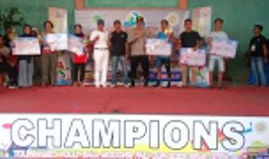 Polres pali monitoring Grand final penutupan turnamen volley modong pali.