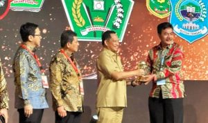 Bupati Nias Barat Raih Penghargaan UHC Award 2023