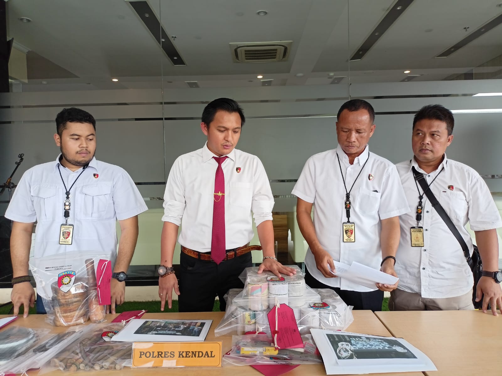 Pengedar Obat Mercon Lewat Medsos, di Ringkus Sat Reskrim Polres Kendal