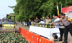 Lebih Dari 2800 Botol Miras Dari Beberapa Jenis Merek Minuman,Dimusnahkan Polres Batang