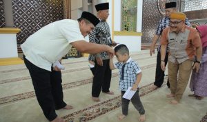 BKM Agung H. Achmad Bakrie Kisaran dan Bupati Asahan Salurkan Bantuan Kepada Anak Yatim dan Kaum Dhuafa