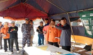 Tinjau Lokasi Pencarian Korban Tenggelam, Gubernur Rohidin Ingatkan Masyarakat Jangan Mandi di Pantai