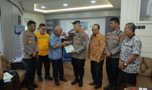 Bupati Surya Serahkan Sertifikat Tanah Kepada Polres Asahan