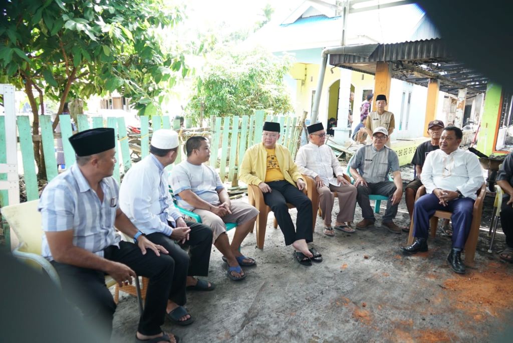 Gubernur-Bengkulu-kunjungi-korban-kebakaran