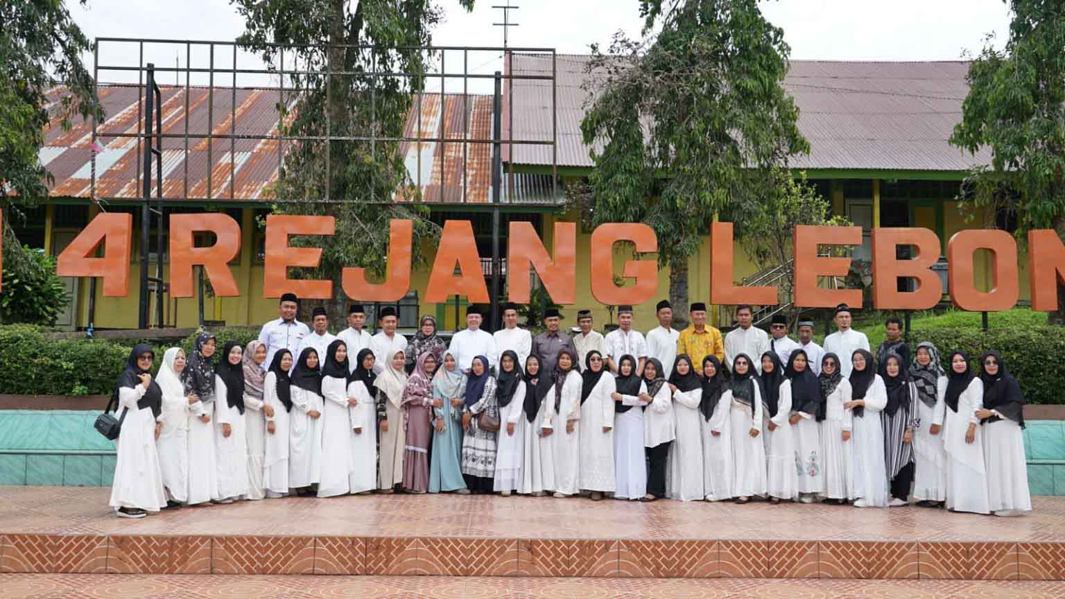 Kunjungan Ke SMAN 4 Rejang Lebong, Gubernur Rohidin Mersyah Berikan Motivasi Siswa Kelas XII Bakal Hadapi Ujian Nasional