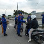 Ramadhan Berbagi, Satpolairud Polres Kendal Bagi Bagi Takjil Di Pelabuhan Kendal