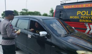 Gunakan Bus Penyuluhan, Satbinmas Polres Kendal Sambangi Res area Tol