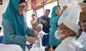 Berbagi Kebahagiaan Ramadan, Derta Rohidin Kunjungi Penghuni Panti sosial