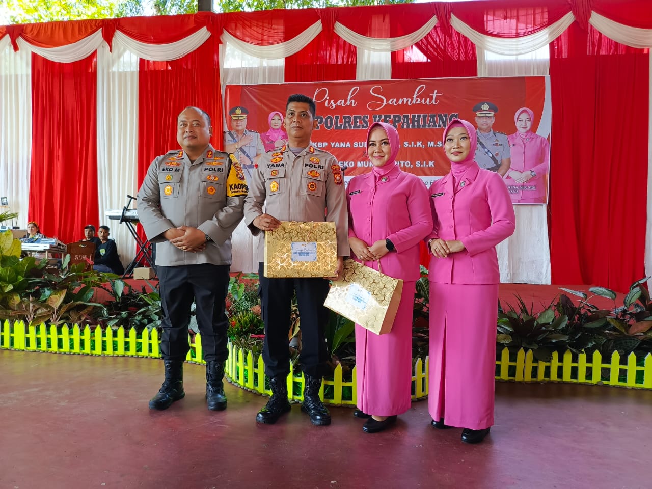 Pisah sambut kapolres kepahiang AKBP Yana supriatna ,S.I.K ,M.S.i kepada AKBP Eko Munarianto. S.I.K