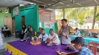 Bhabinkamtibmas Dukung Ketahanan Pangan dengan Hadiri Pembagian Beras di desa Puding
