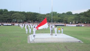 Upacara penurunan bendera Merah Putih dalam rangka Hari Ulang Tahun (HUT) ke-79 Kemerdekaan RI yang digelar di Alun-Alun Rambate Rata Raya Kisaran, Kabupaten Asahan