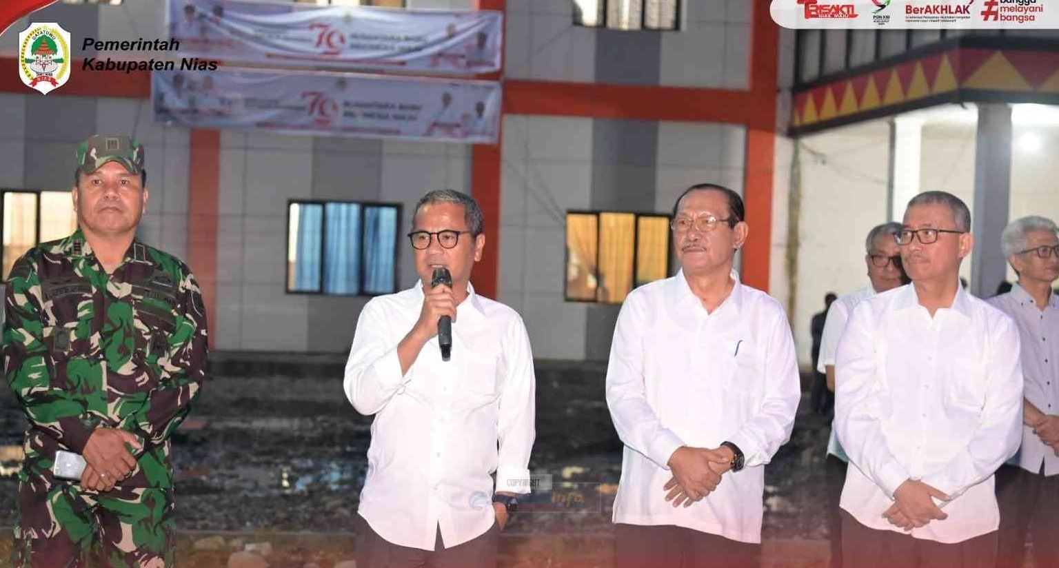 Bupati Nias Hadiri Pawai Obor Pada Malam HUT Ke-79 Kemerdekaan Republik Indonesia